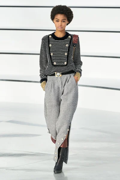 Look 24